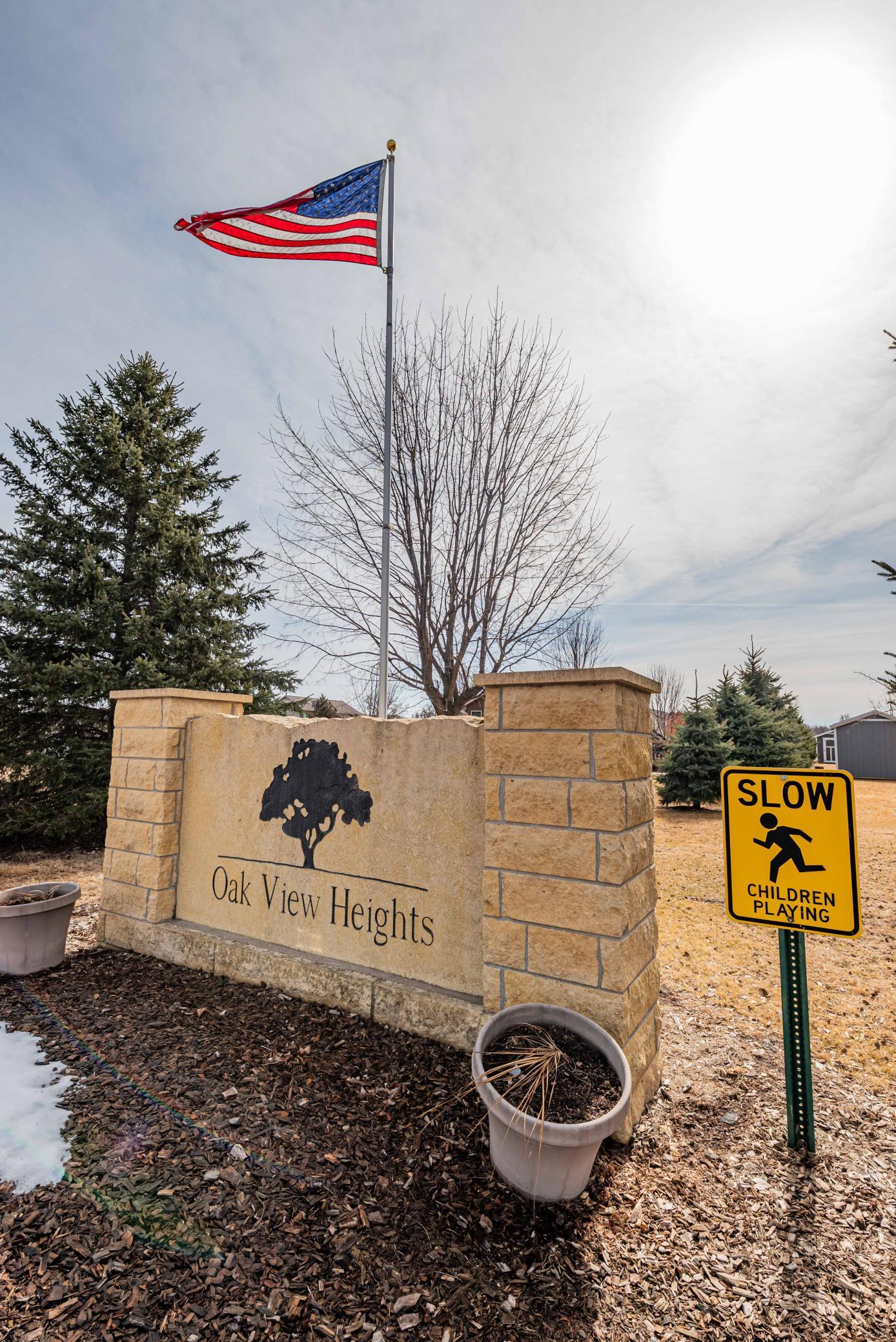 Located in the Oak View Heights neighborhood.