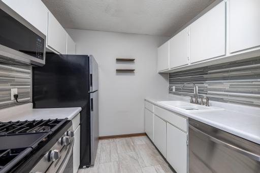 1601 N Innsbruck Drive, 101, Minneapolis, MN 55432