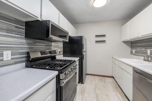 1601 N Innsbruck Drive, 101, Minneapolis, MN 55432