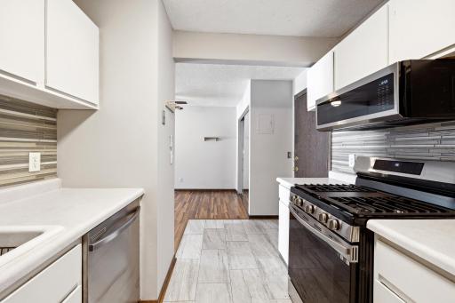 1601 N Innsbruck Drive, 101, Minneapolis, MN 55432