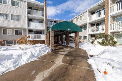 1601 N Innsbruck Drive, 101, Minneapolis, MN 55432