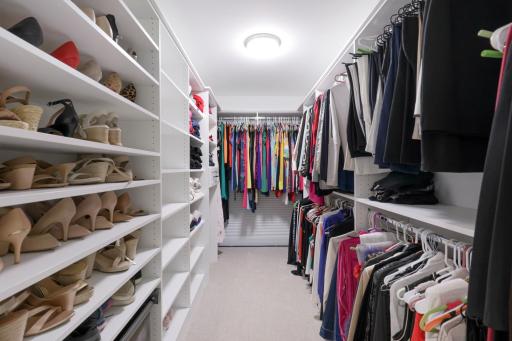 Escape to solace in your newly remodeled ownerâs suite with dual, walk-in closets and a luxurious private bathroom.
