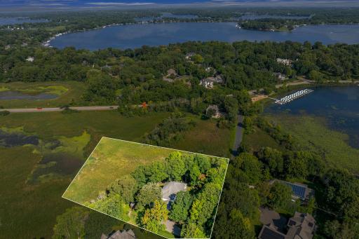Enjoy quick and easy access to County Road 15, Hwy 12, Downtown Excelsior, Downtown Navarre and
Downtown Wayzata. A short drive from the 494 loop.