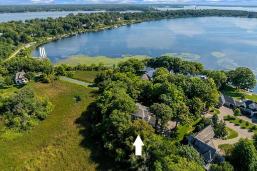 Enjoy quick and easy access to County Road 15, Hwy 12, Downtown Excelsior, Downtown Navarre andDowntown Wayzata. A short drive from the 494 loop.