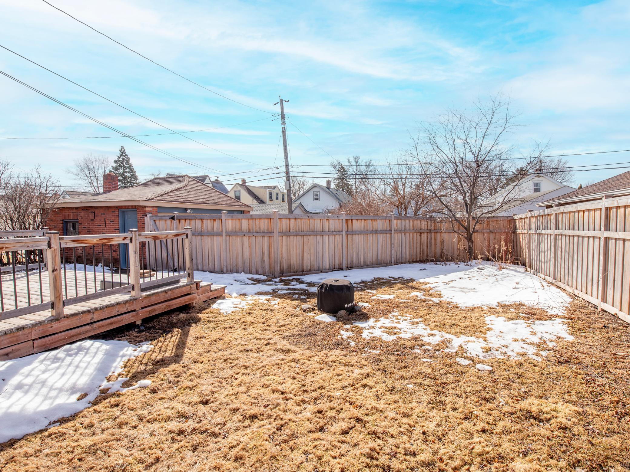 60 foot lot; great entertain space as well as green and gardening space