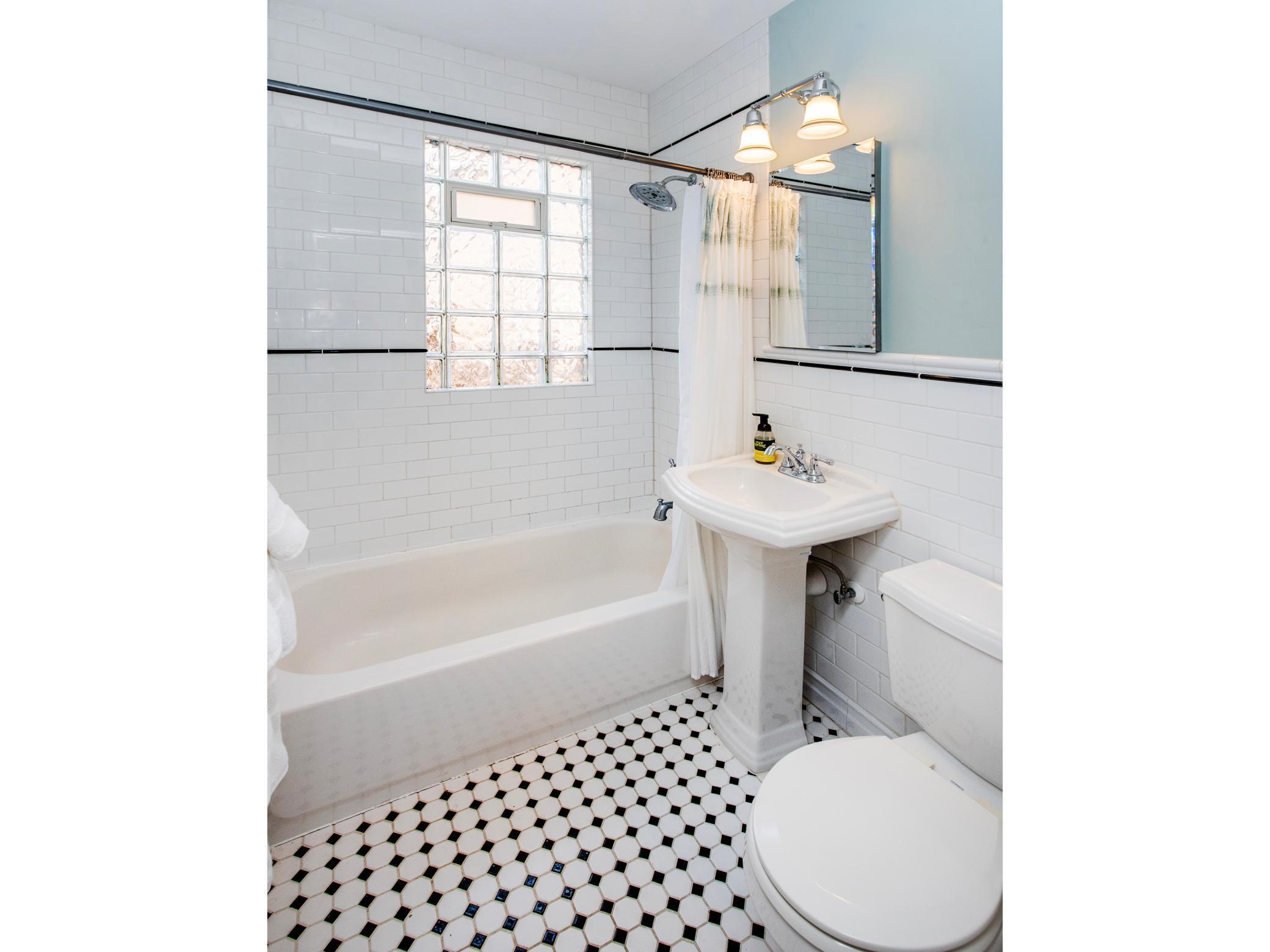 Main floor full bath