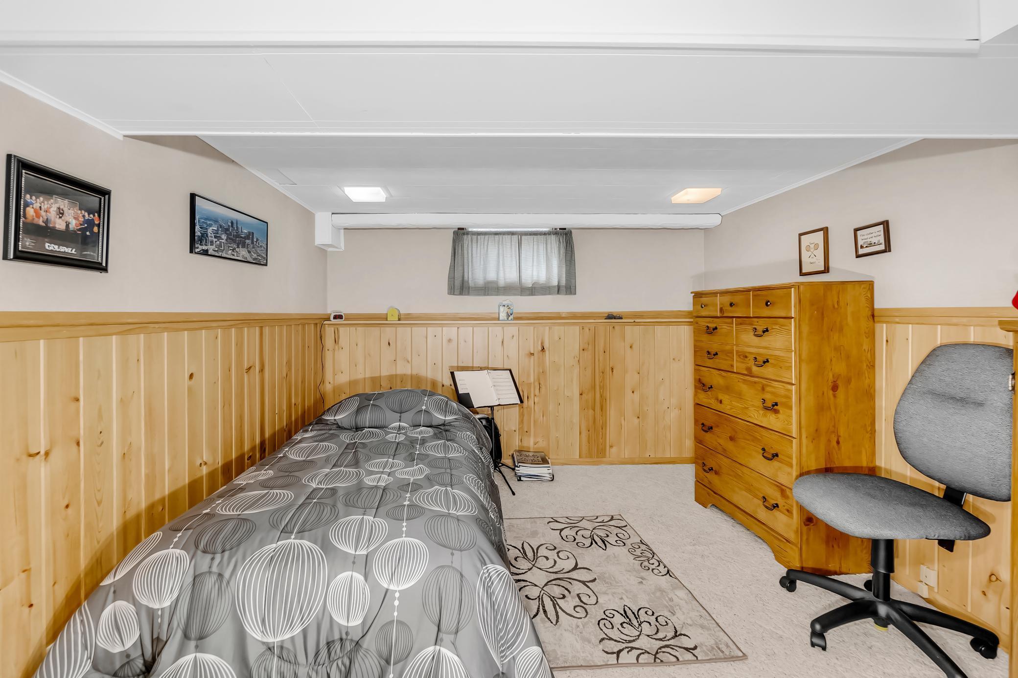 Lower level "Flex Rm" being used as guest bedroom
