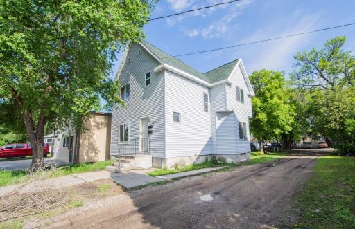1317 1st Avenue N, Fargo, ND 58102
