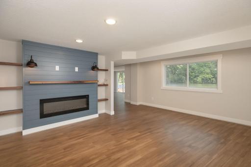 29-web-or-mls-19-Living Roomfloor.jpg