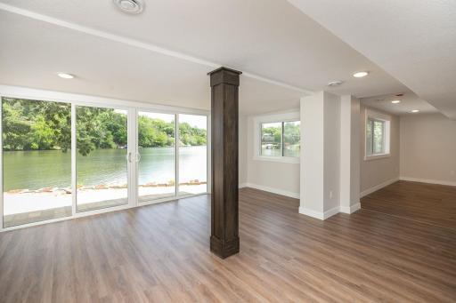 22-web-or-mls-15-Sun Roomfloor.jpg