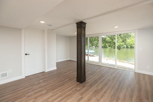 21-web-or-mls-14-Sun Room.jpg