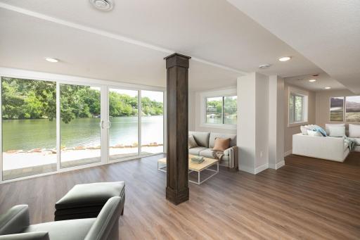 19-web-or-mls-40412_Family_Room_15-Sun_Roomfloor_30-05-24_08 22.jpg