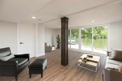 18-web-or-mls-40412_Family_Room_14-Sun_Room_30-05-24_08 17.jpg