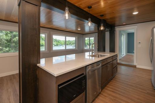 6-web-or-mls-06-Kitchen (2).jpg