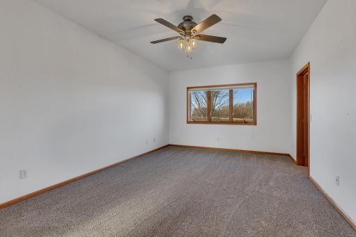 8105 165th Avenue NE, Oak Park, MN 56357