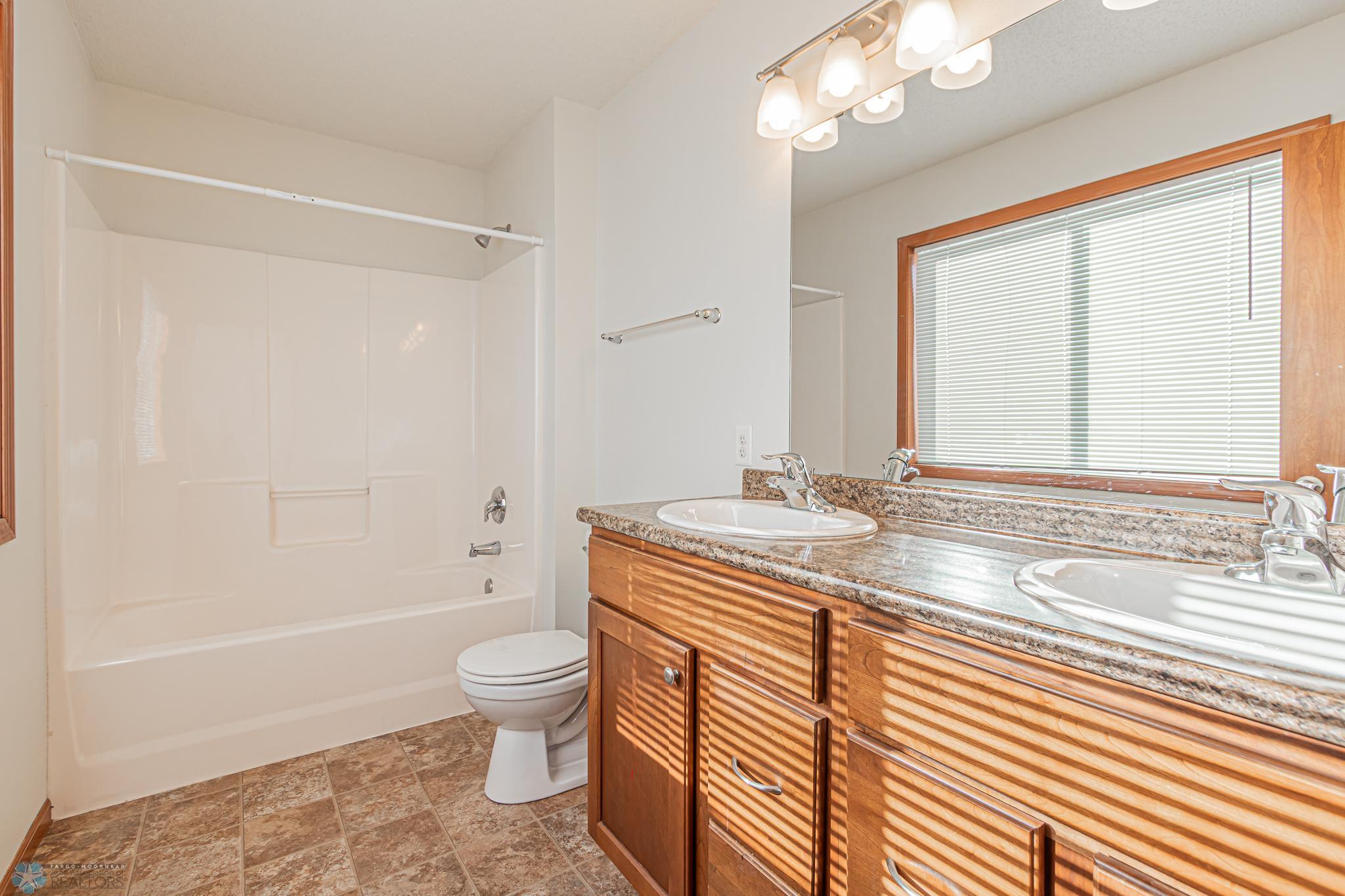 4265 Estate Dr S, Fargo, ND-17.jpg