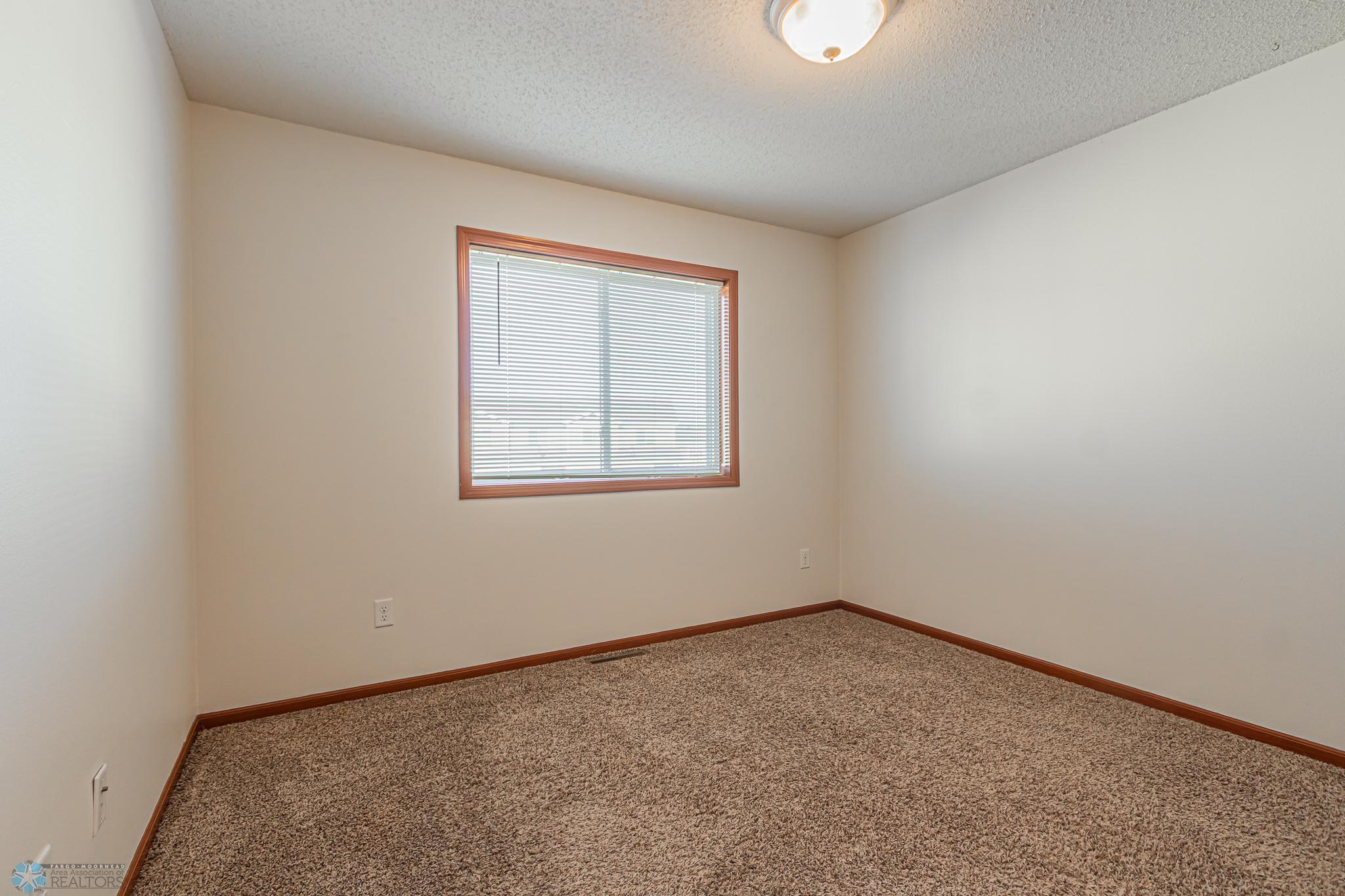 4265 Estate Dr S, Fargo, ND-16.jpg
