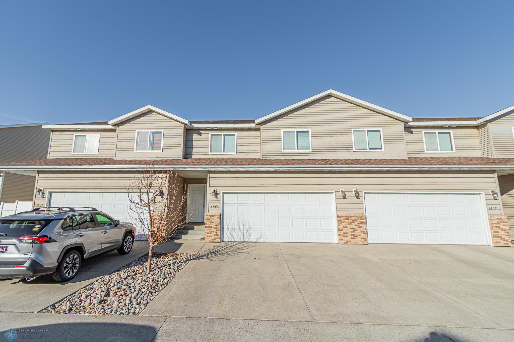 4265 Estate Dr S, Fargo, ND-03.jpg