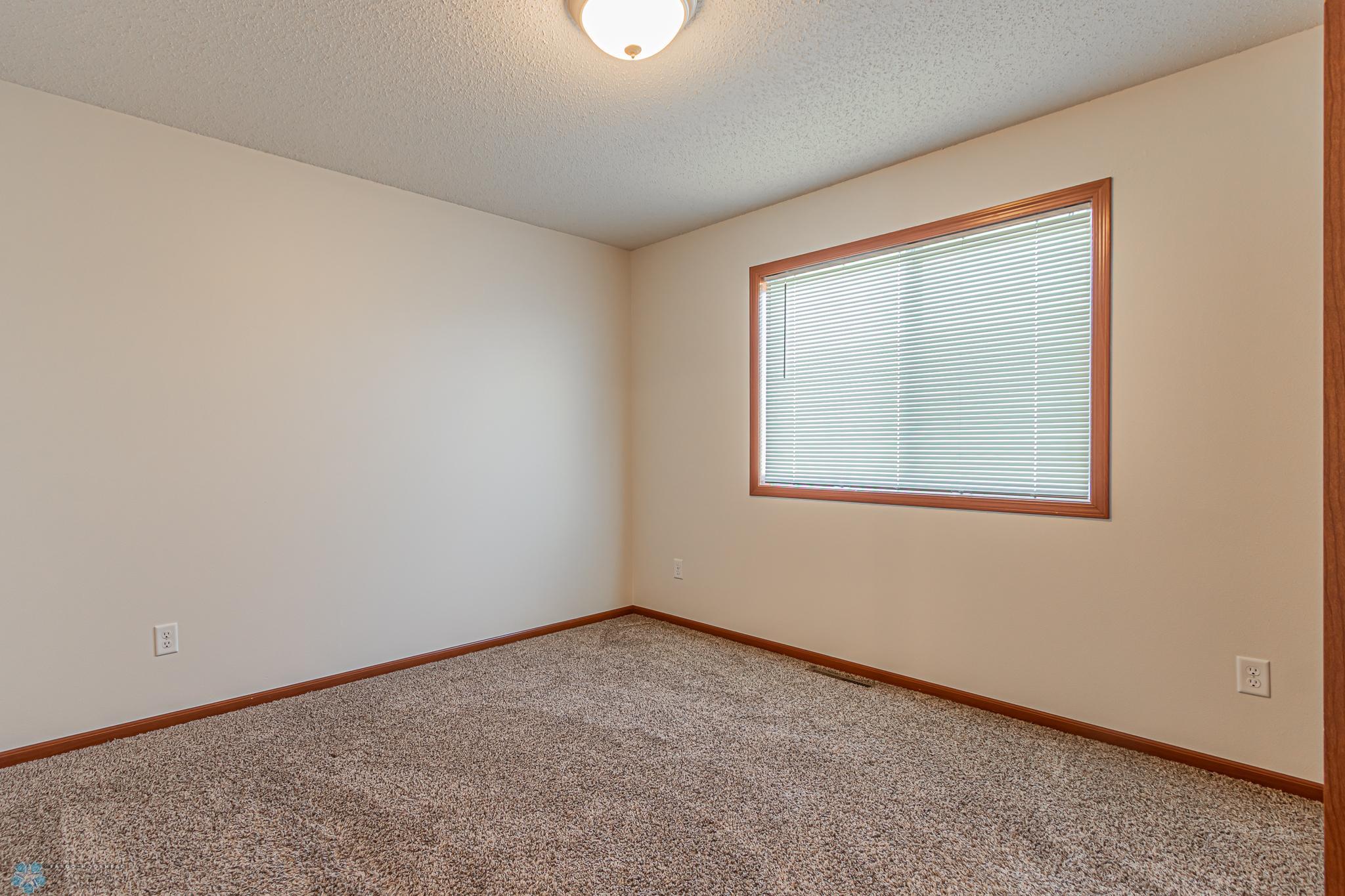 4265 Estate Dr S, Fargo, ND-14.jpg