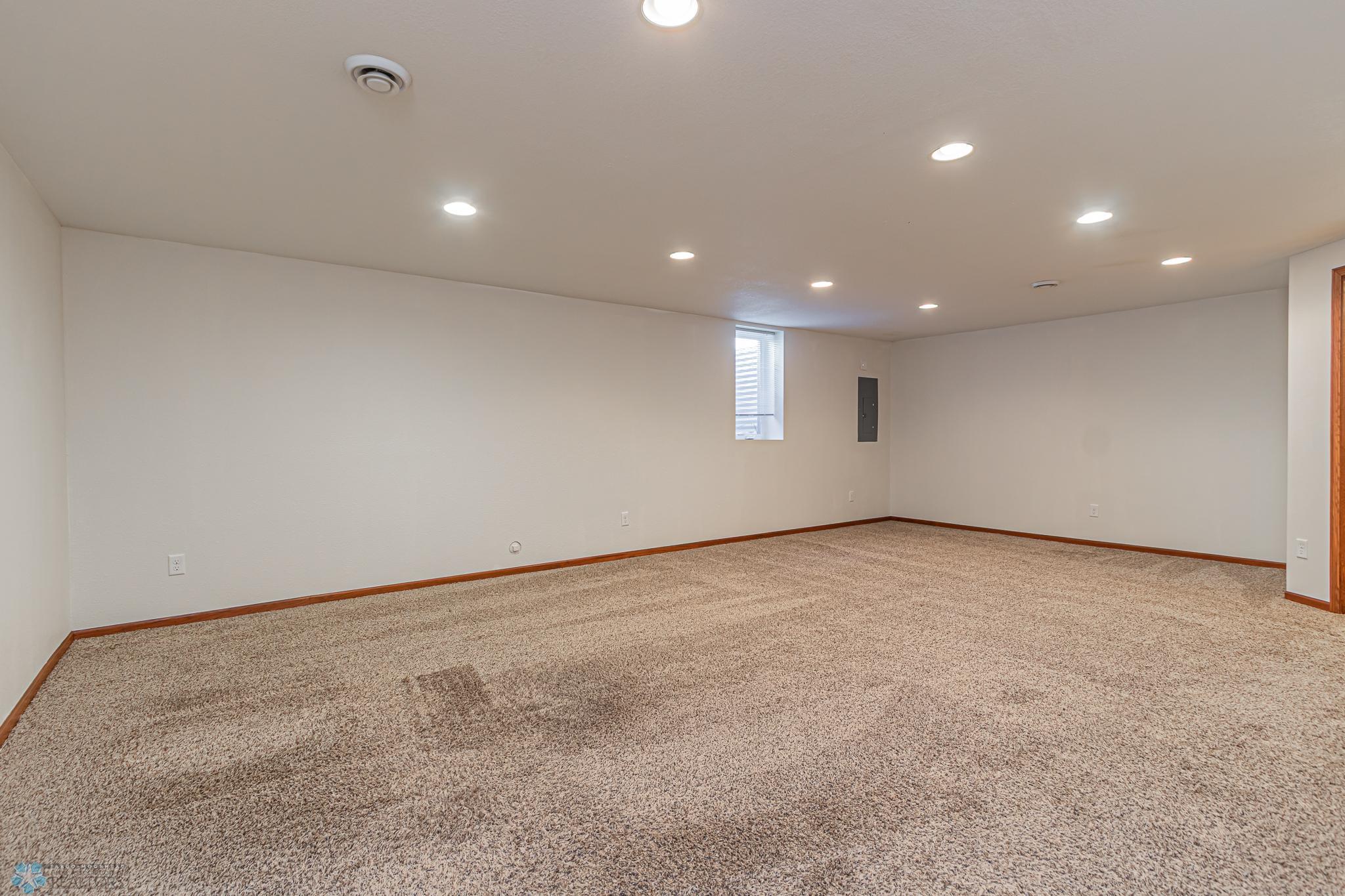 4265 Estate Dr S, Fargo, ND-11.jpg