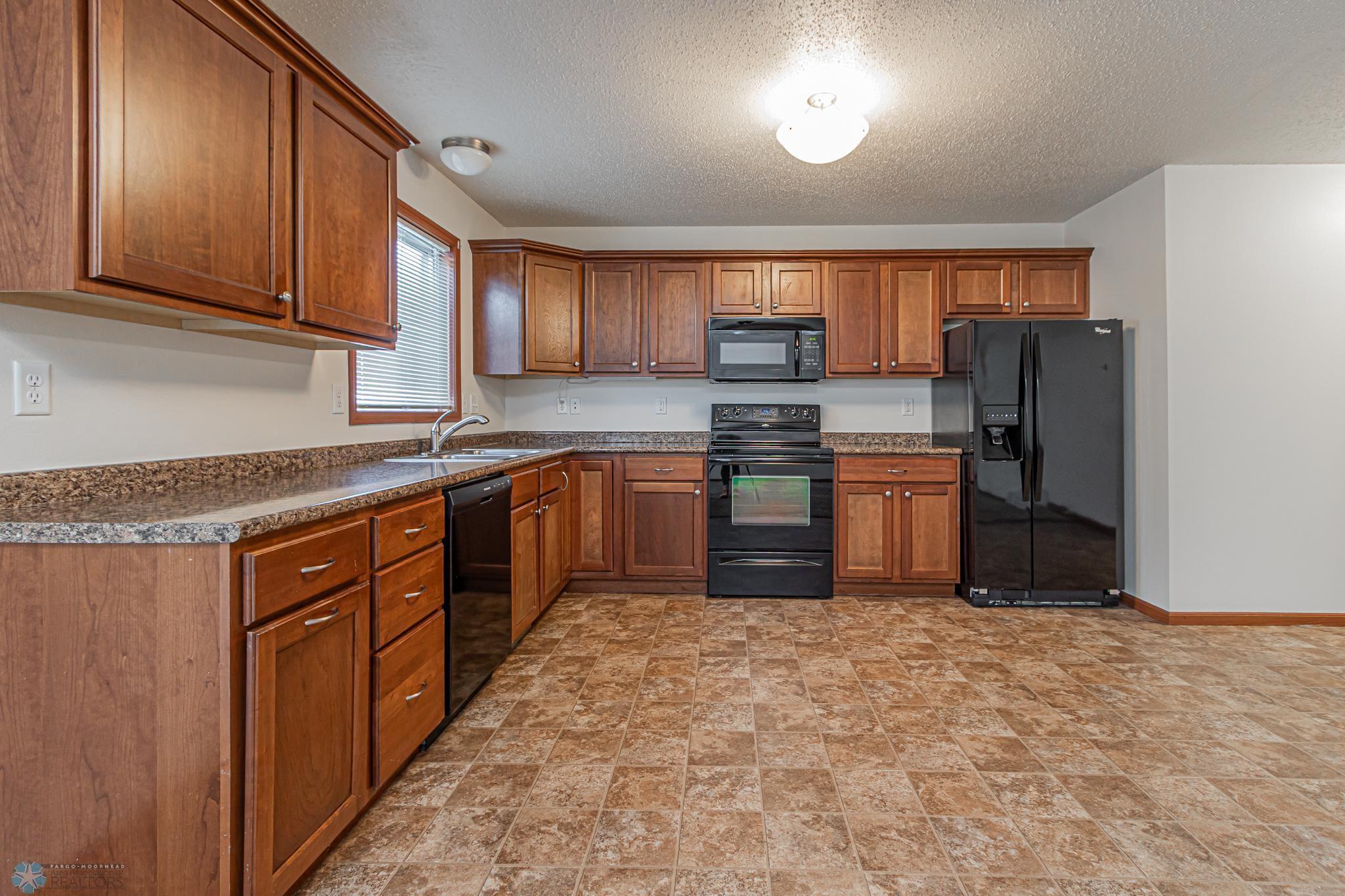 4265 Estate Dr S, Fargo, ND-27.jpg