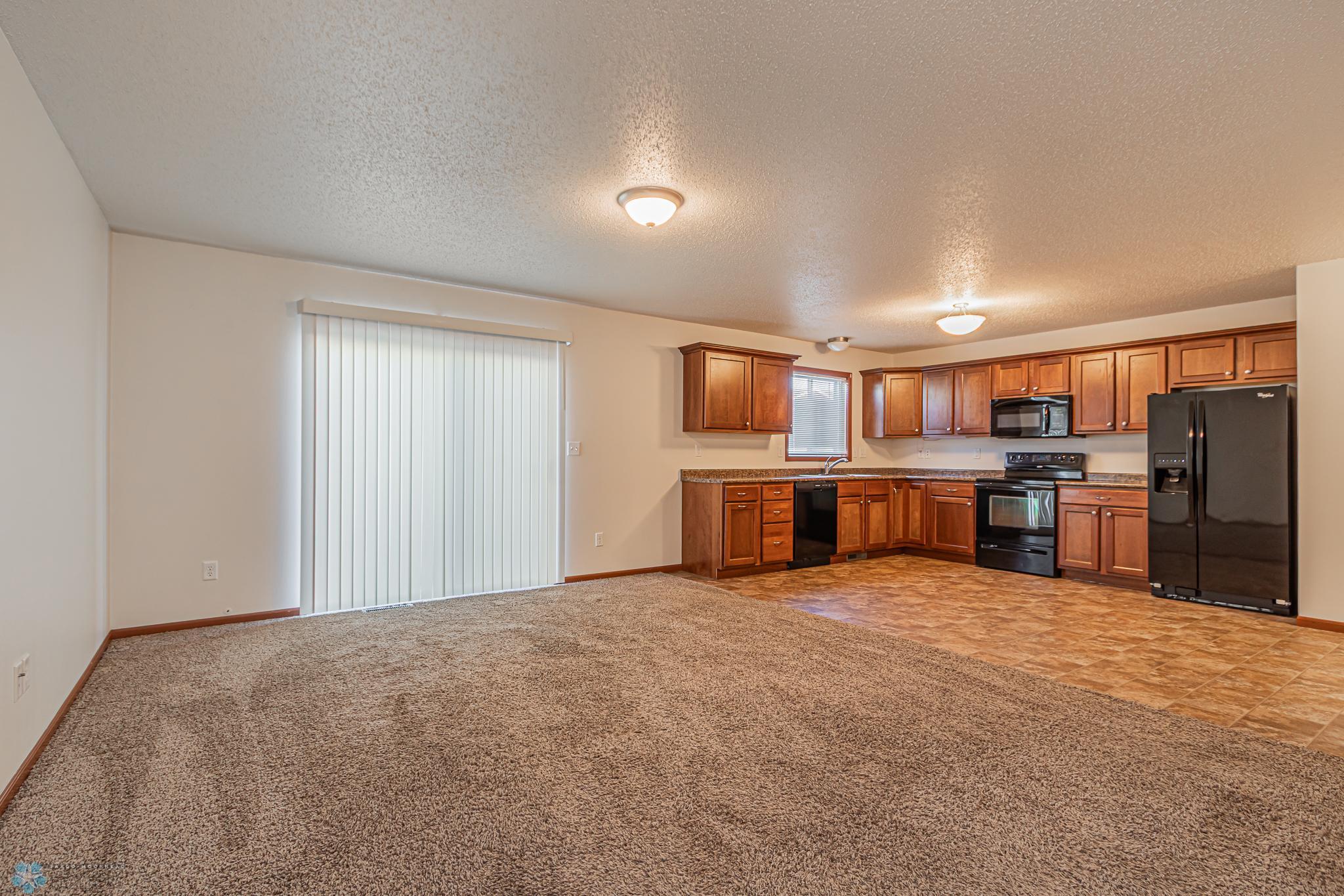 4265 Estate Dr S, Fargo, ND-31.jpg