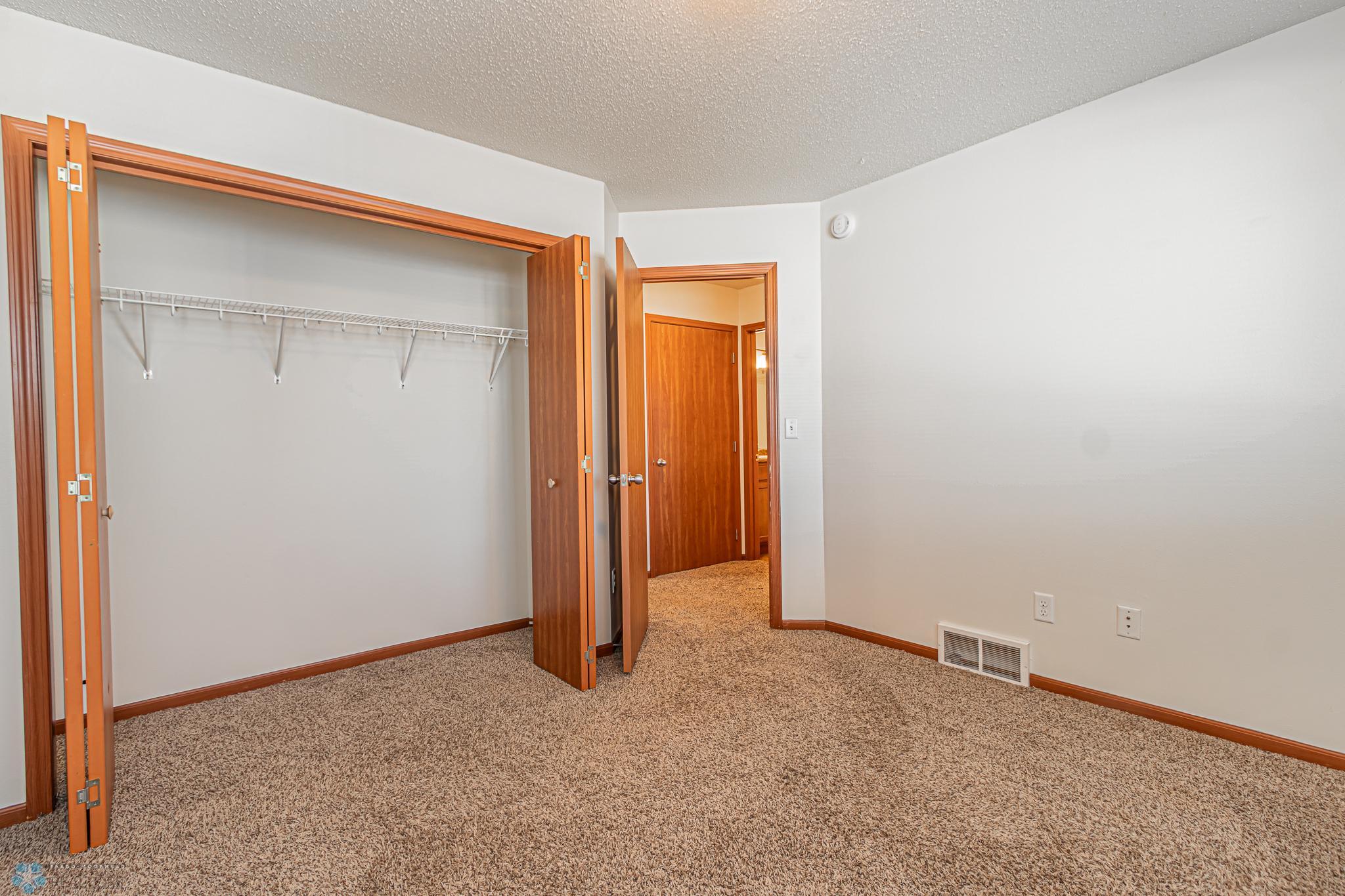 4265 Estate Dr S, Fargo, ND-15.jpg