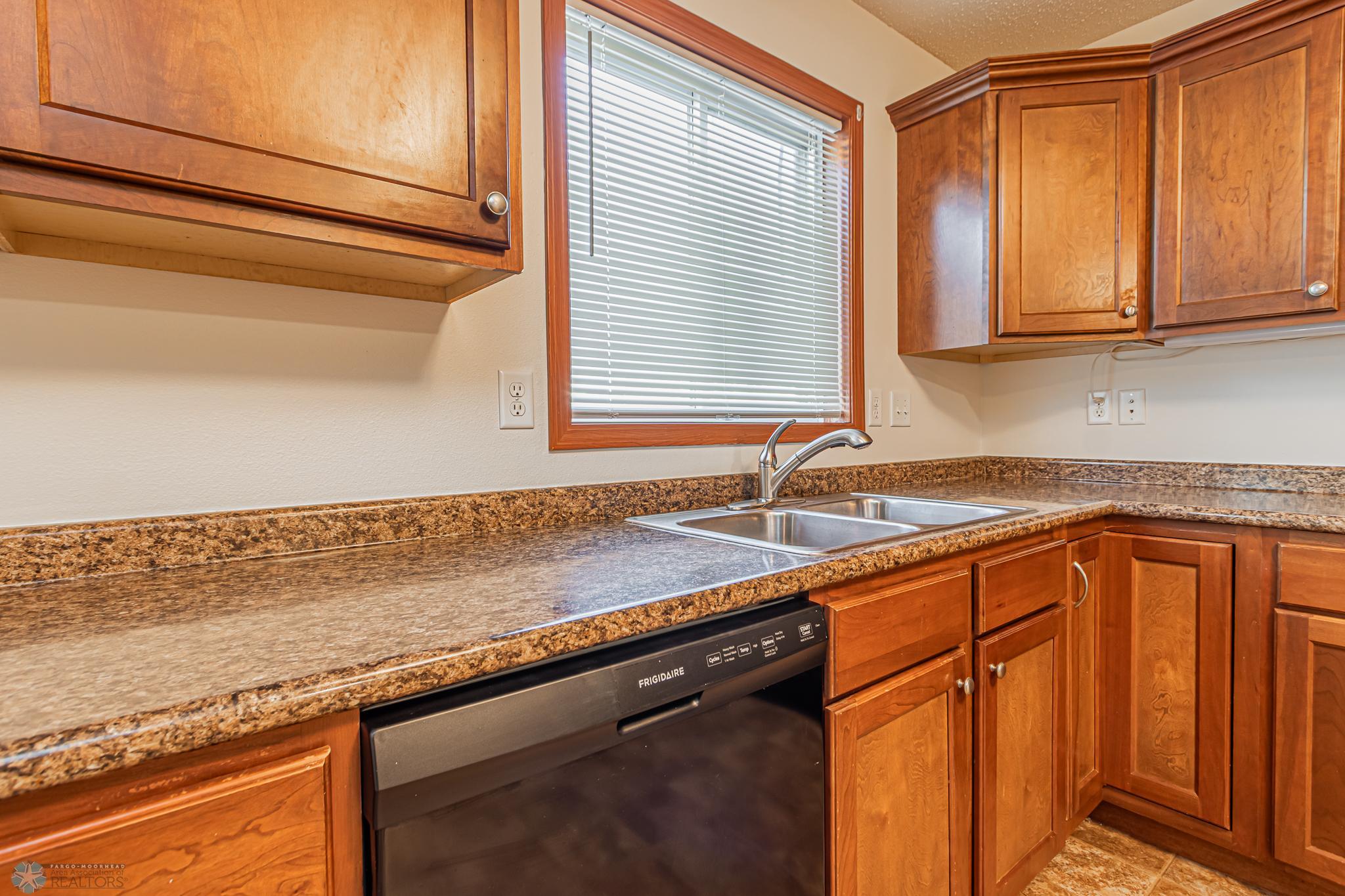 4265 Estate Dr S, Fargo, ND-26.jpg