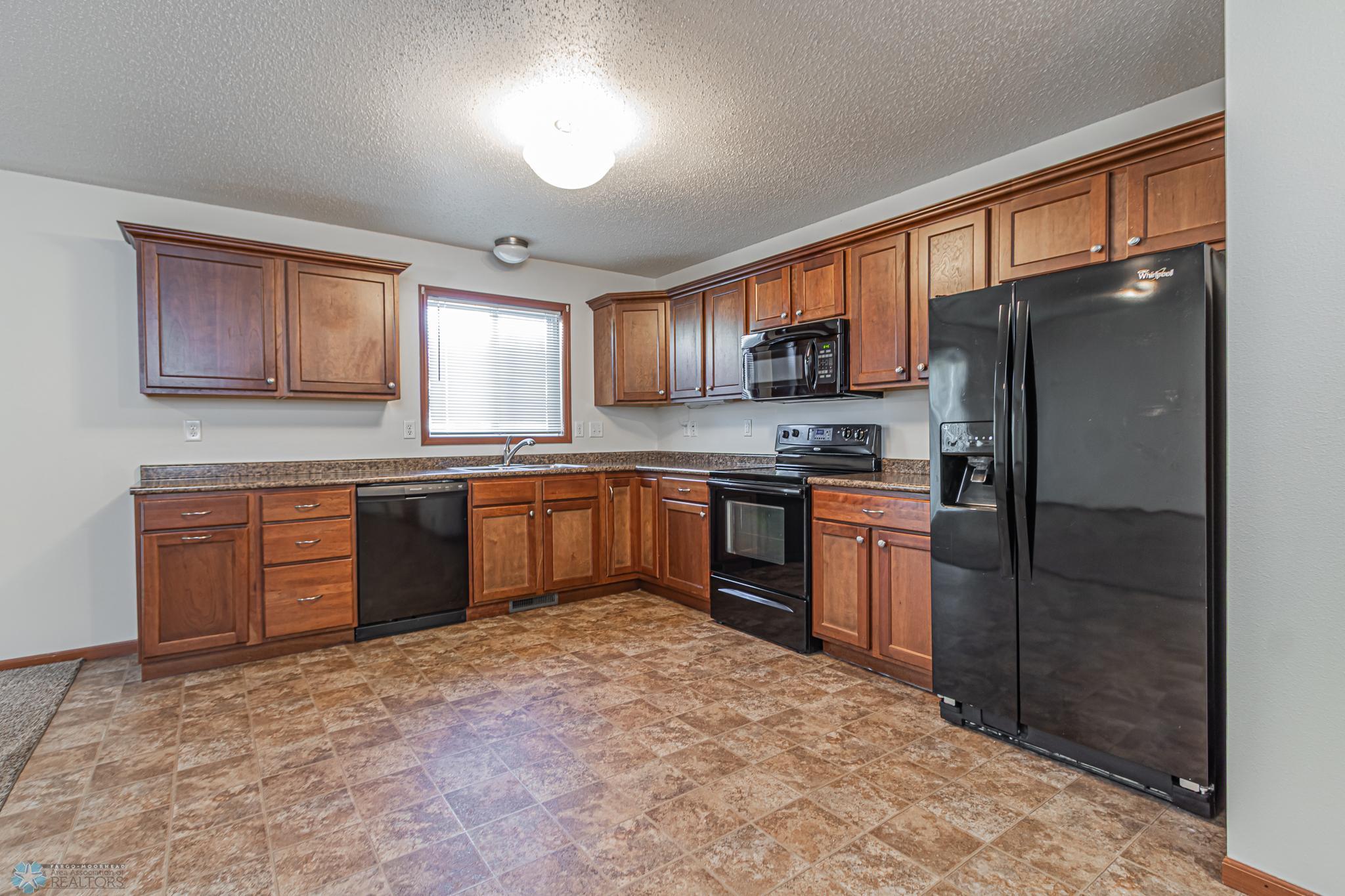 4265 Estate Dr S, Fargo, ND-28.jpg