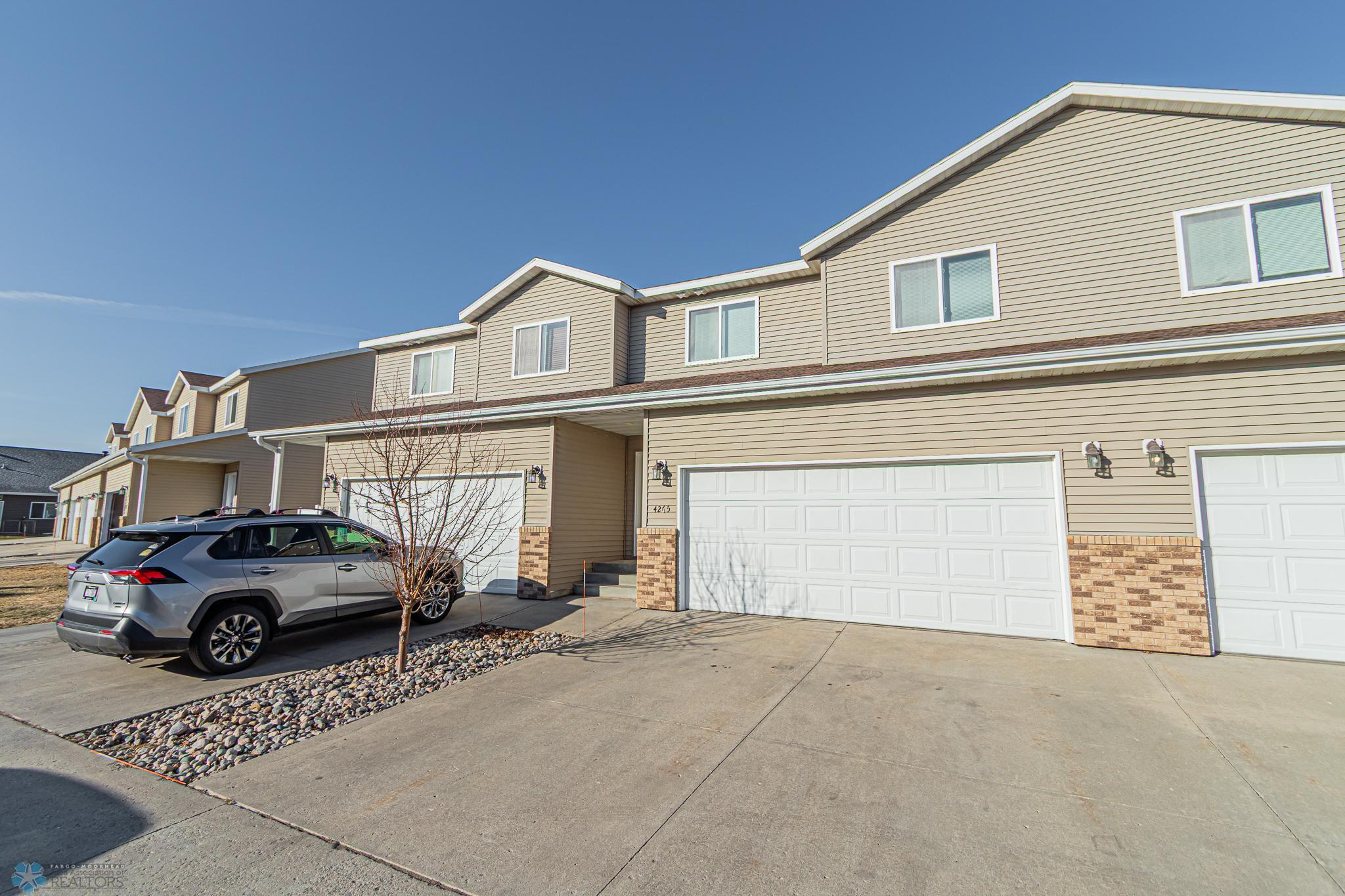 4265 Estate Dr S, Fargo, ND-02.jpg