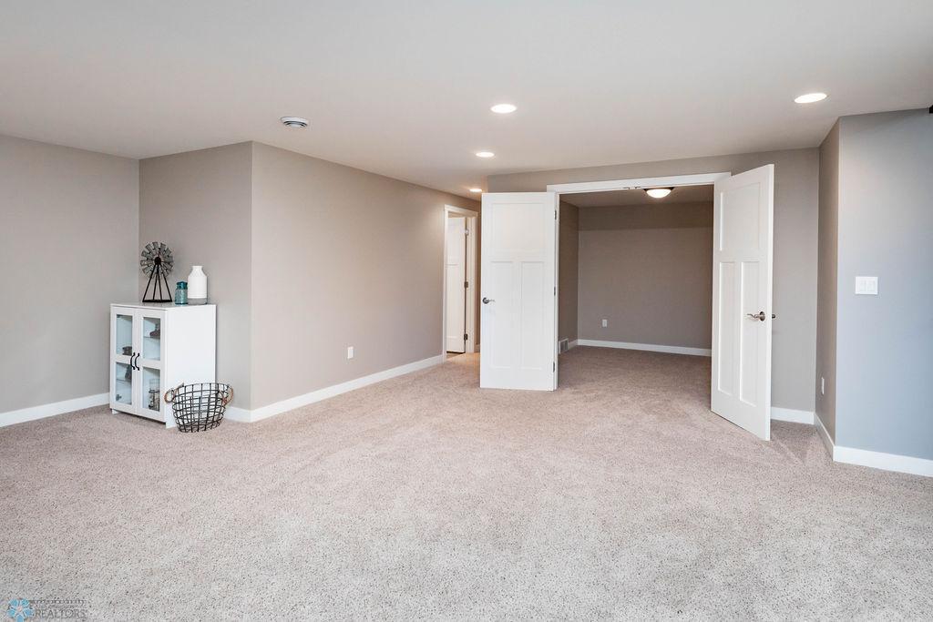 An extra FLEX ROOM to meet your needs.
