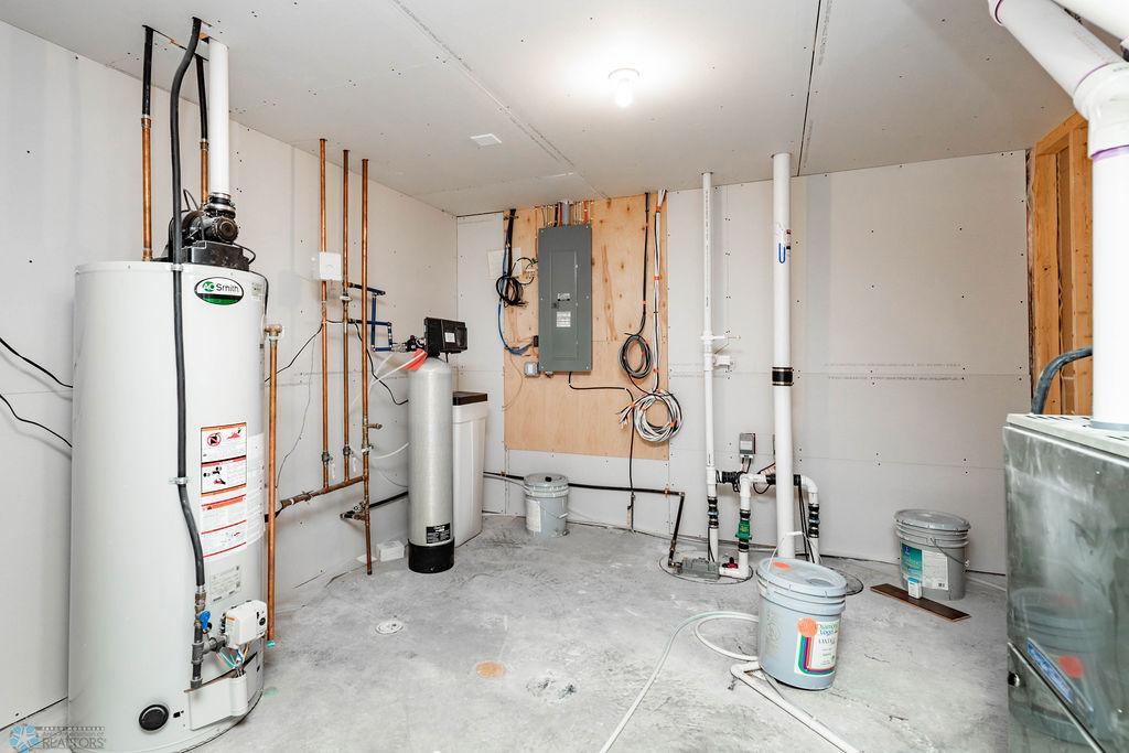 Spacious Utility Room w/ Water Backup Sump