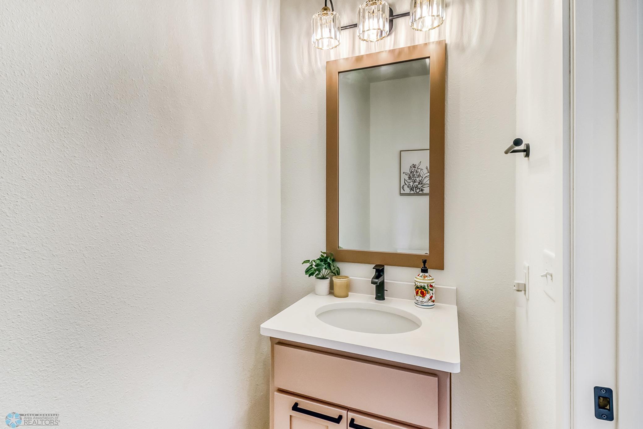 Main Level 1/2 Bath