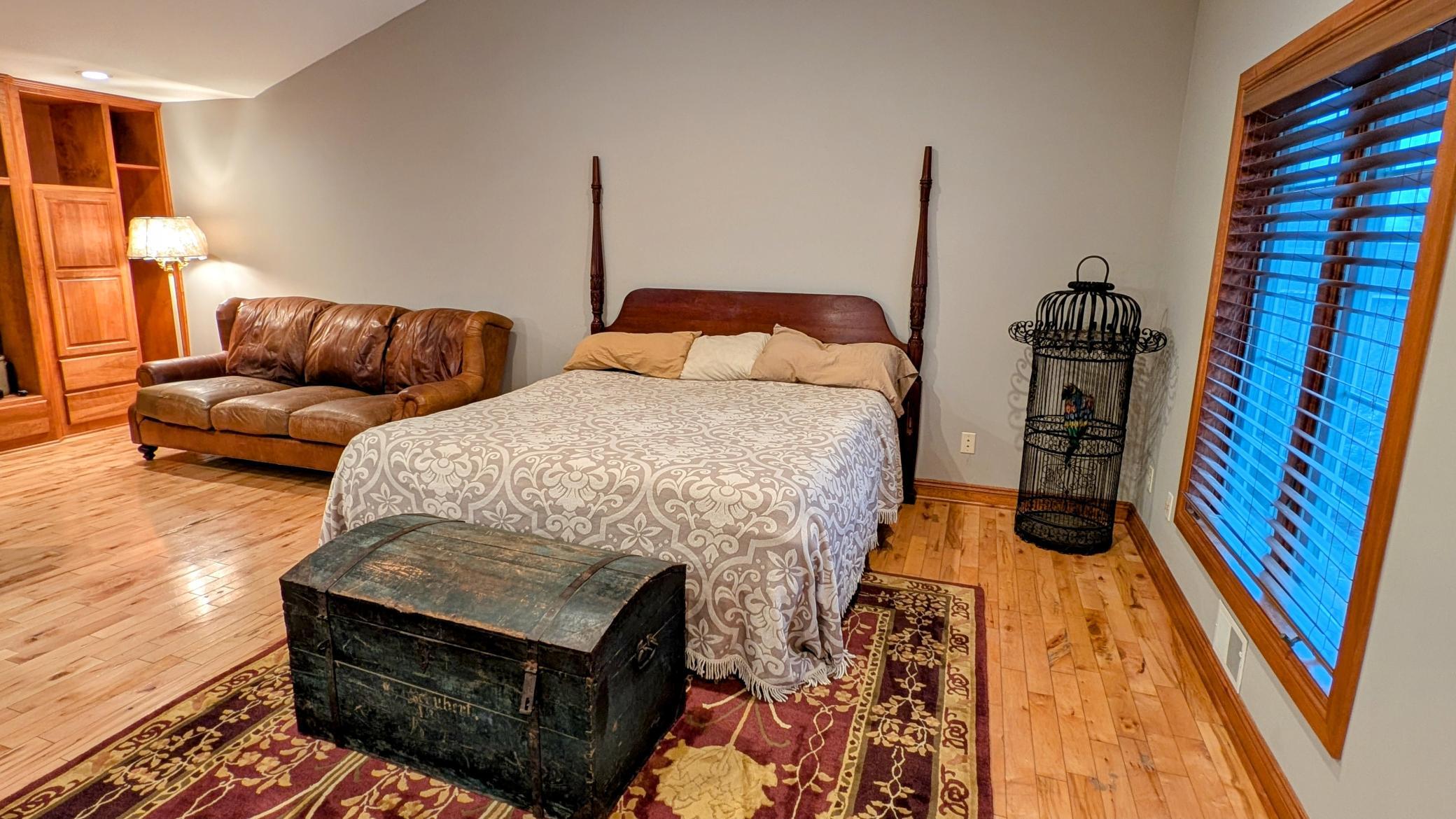 Plenty of room for a king size bed, dressers etc...