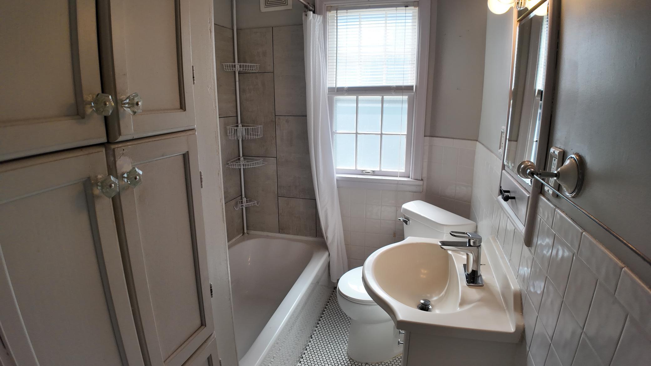 Main level full bath