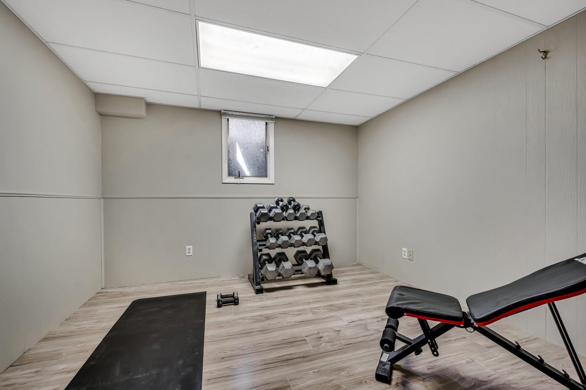 Lower level bedroom in non-conforming.