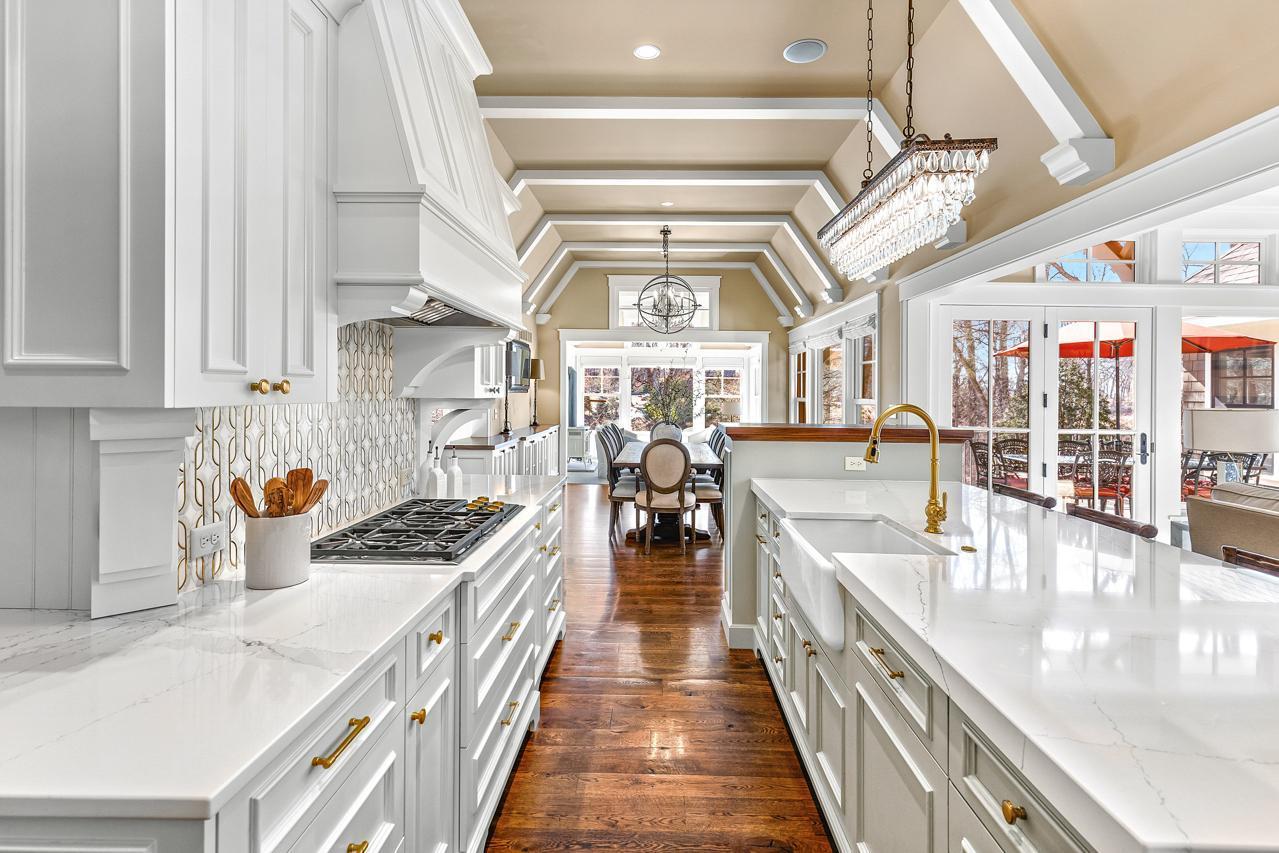 Light and Bright Kitchen