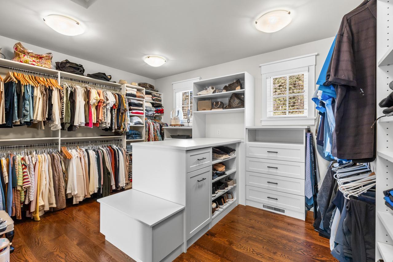 Walk-in Closet