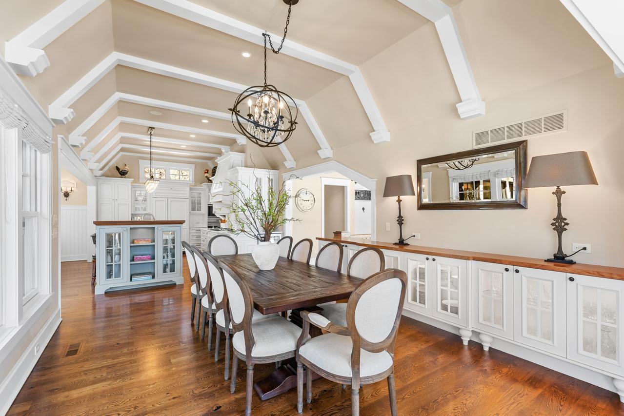 Dining Area is open to Kitche