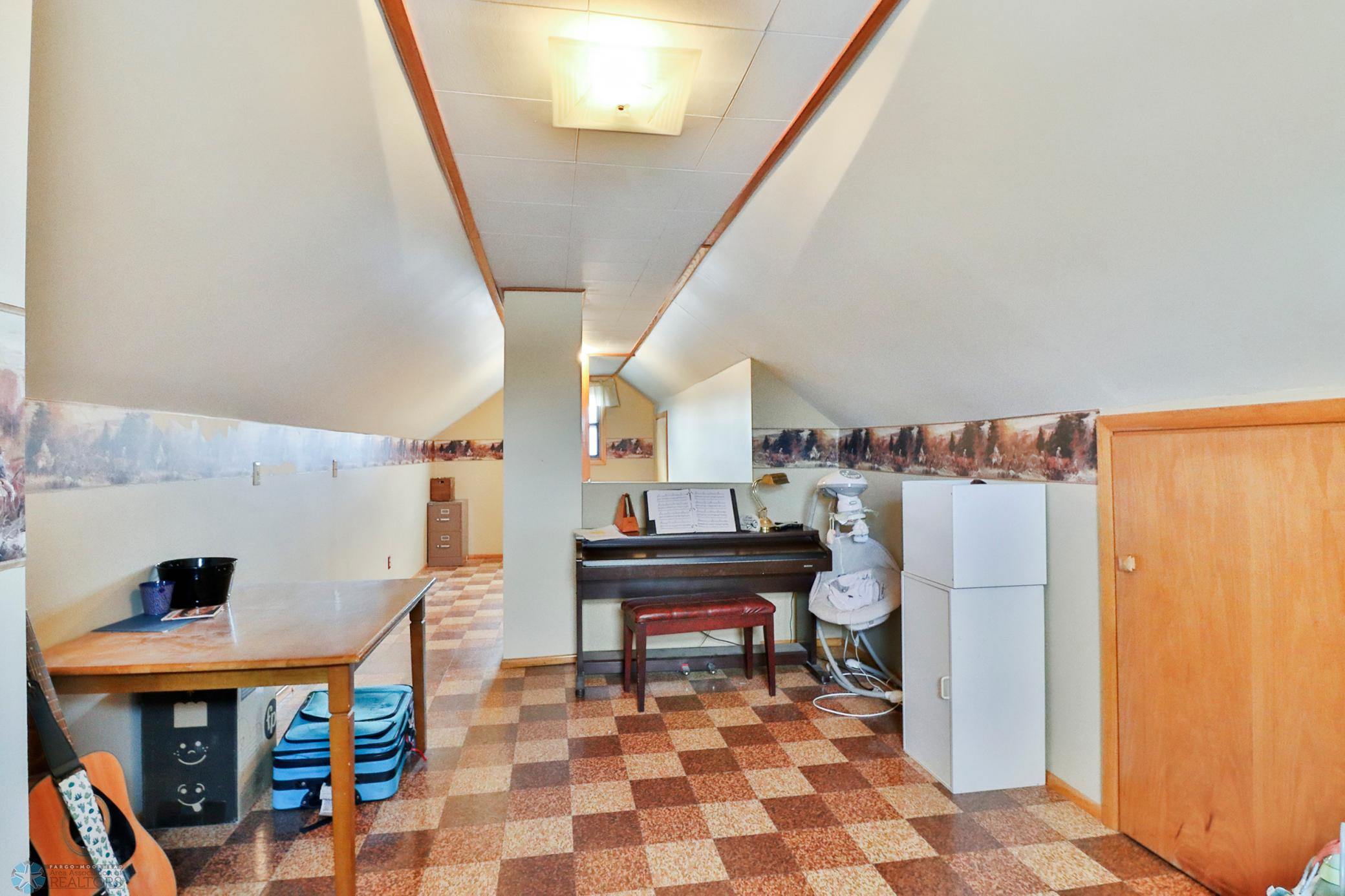 Upstairs1_4.JPG