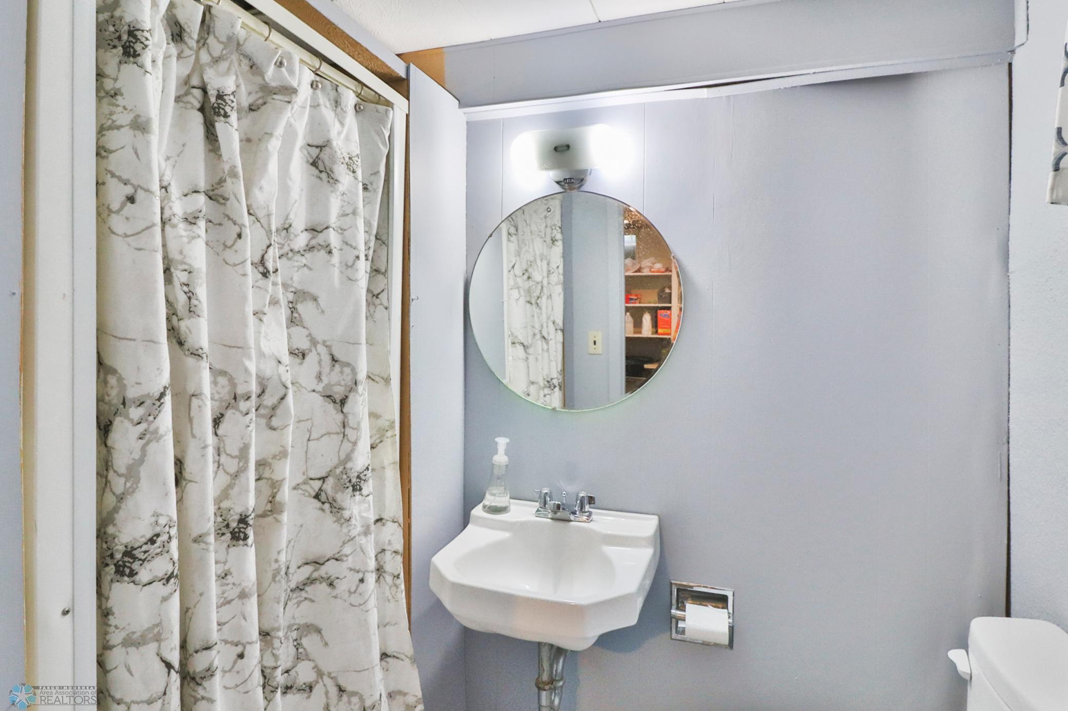 Basement Bathroom1_1.JPG
