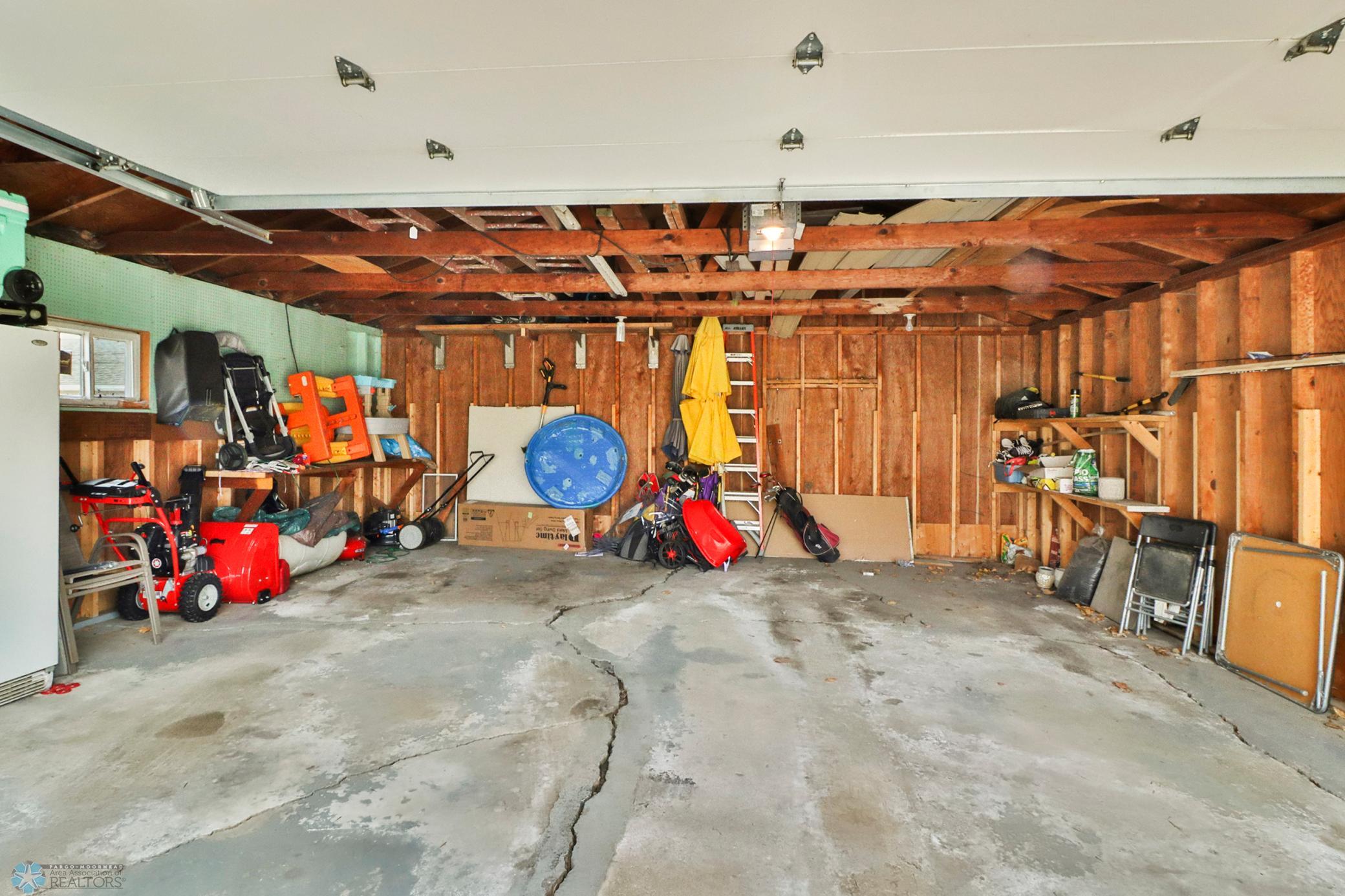Garage_interior1_1.JPG
