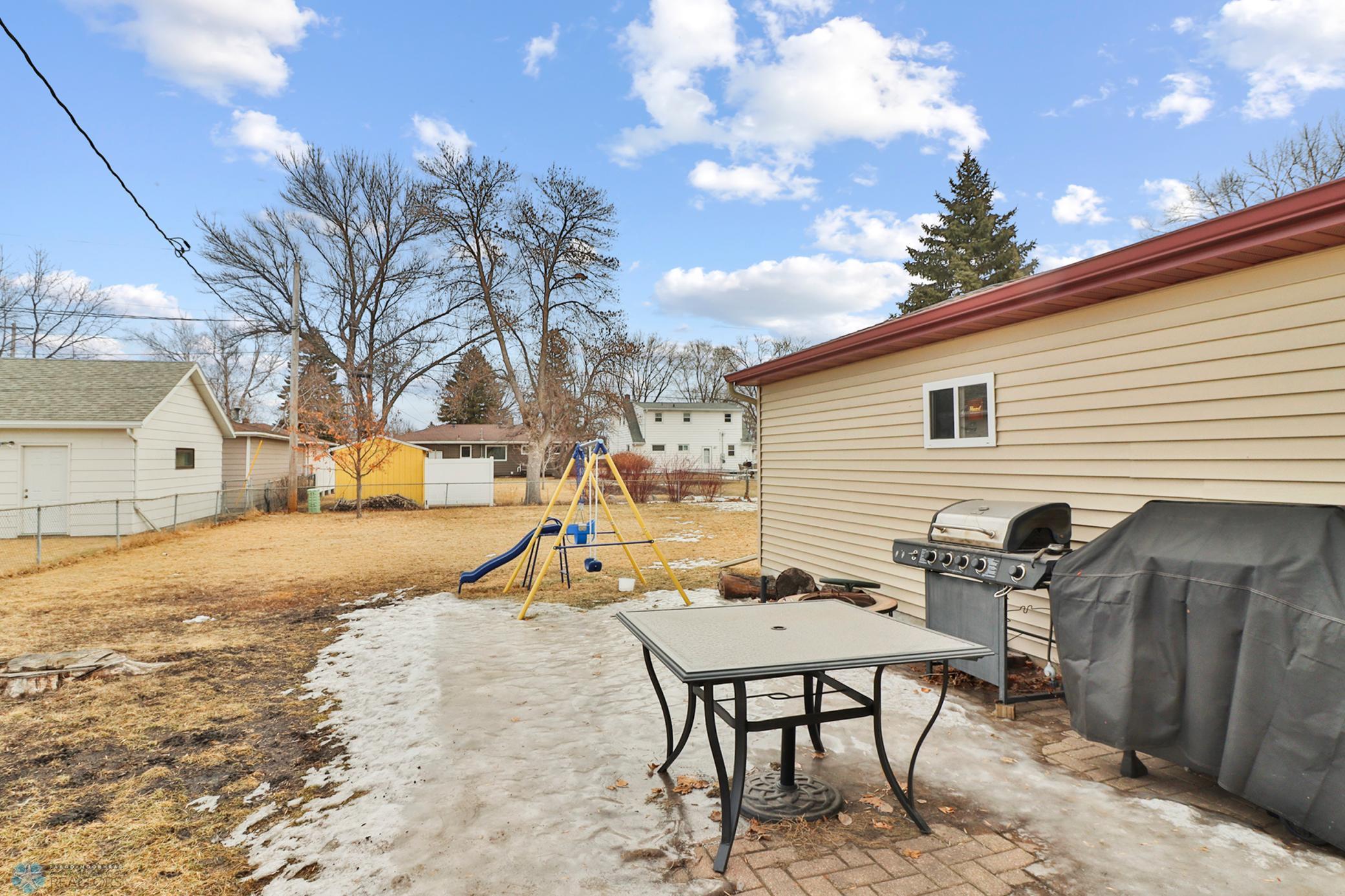 Backyard1_1.JPG