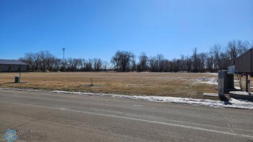 437 2nd Street SE, Glyndon, MN 56547