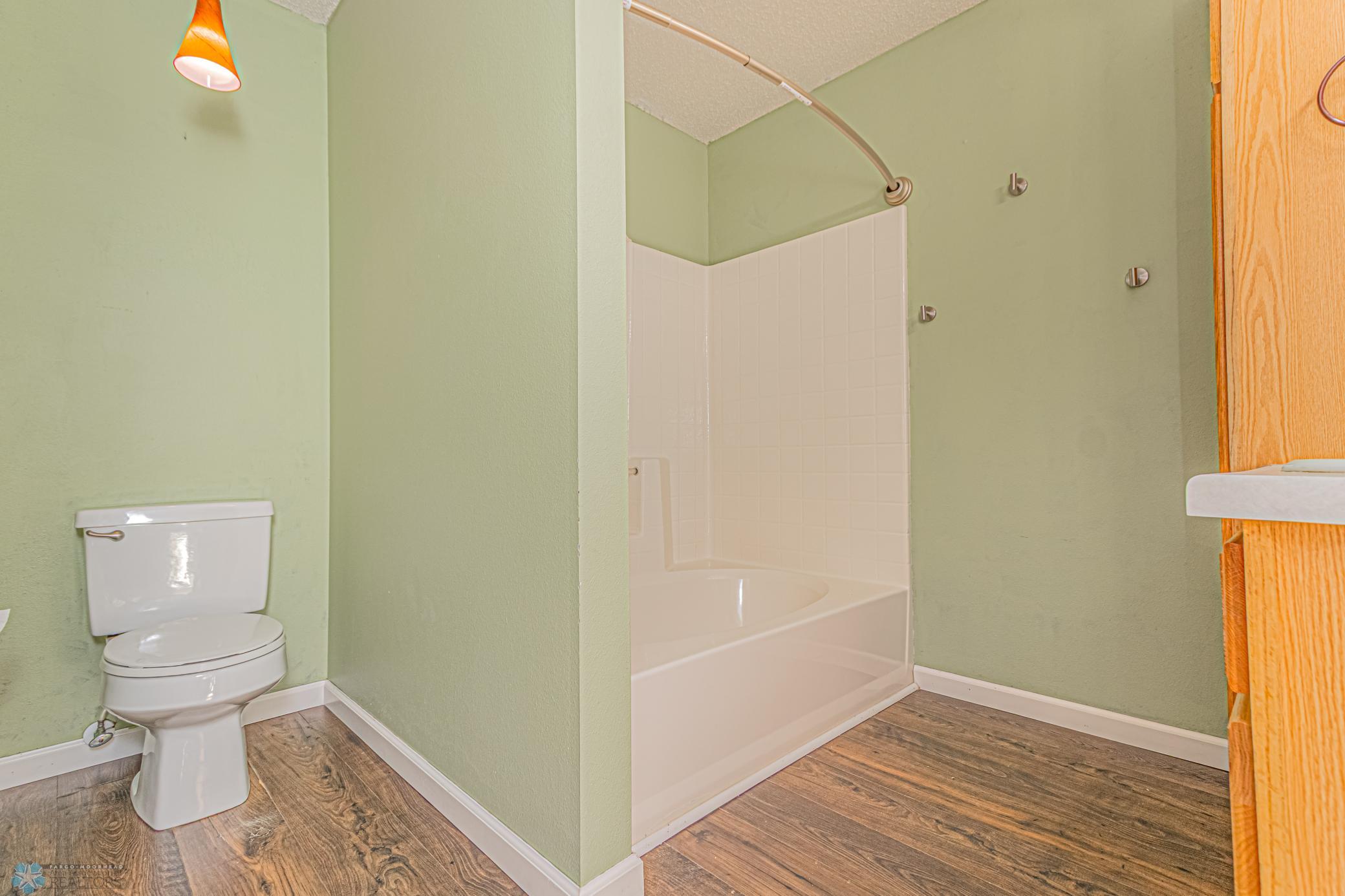 Upper level full bath