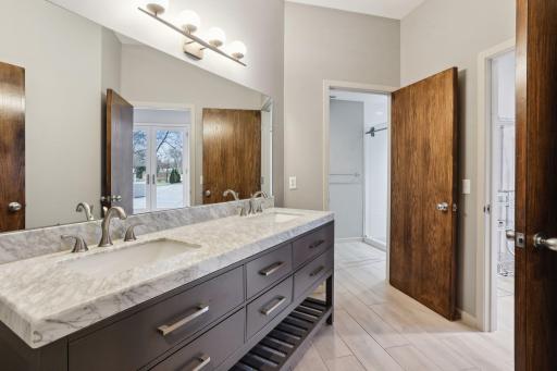18014 Bearpath Trail, Eden Prairie, MN 55347