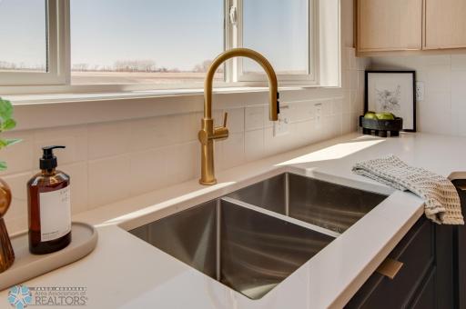 6657 Belding Drive S, Fargo, ND 58104