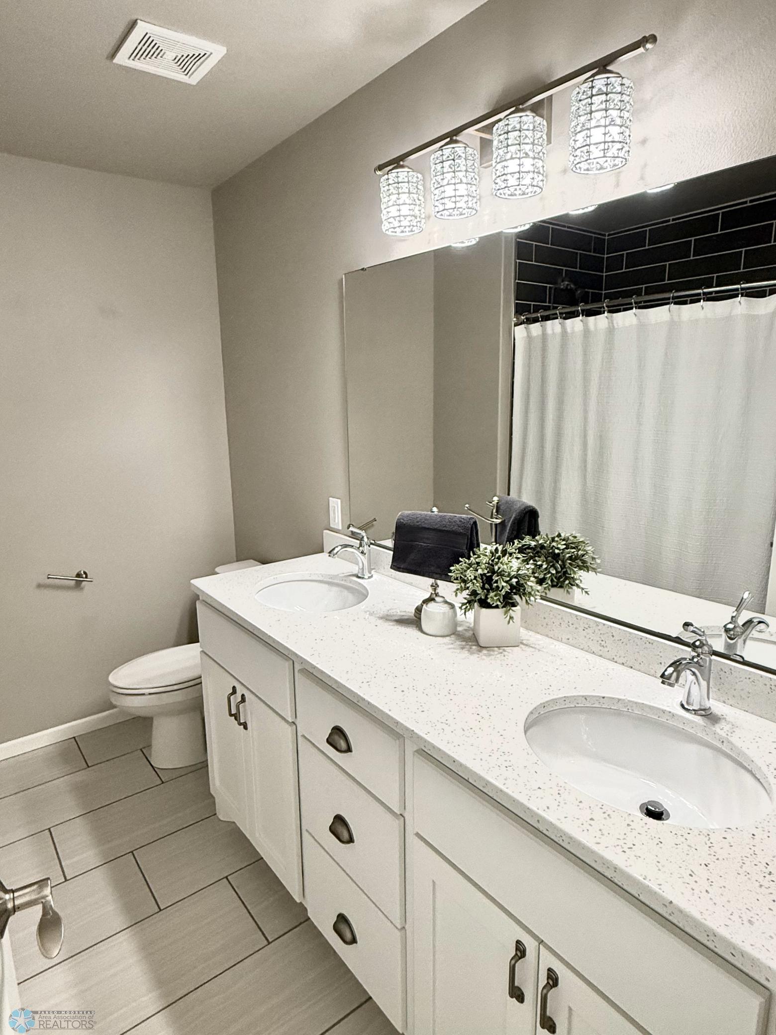 master bath vanity 6638.jpg