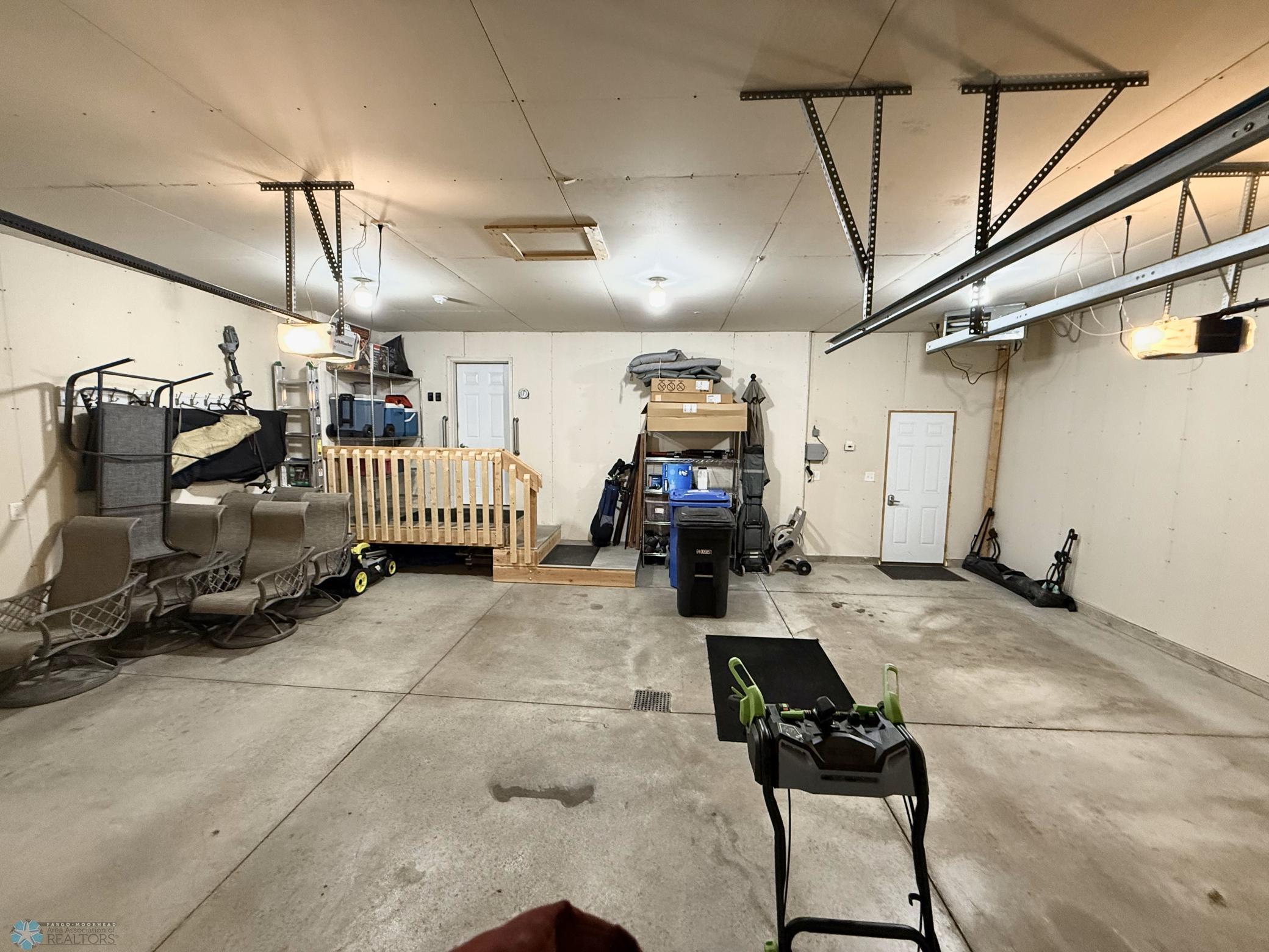 garage view facing back.jpeg