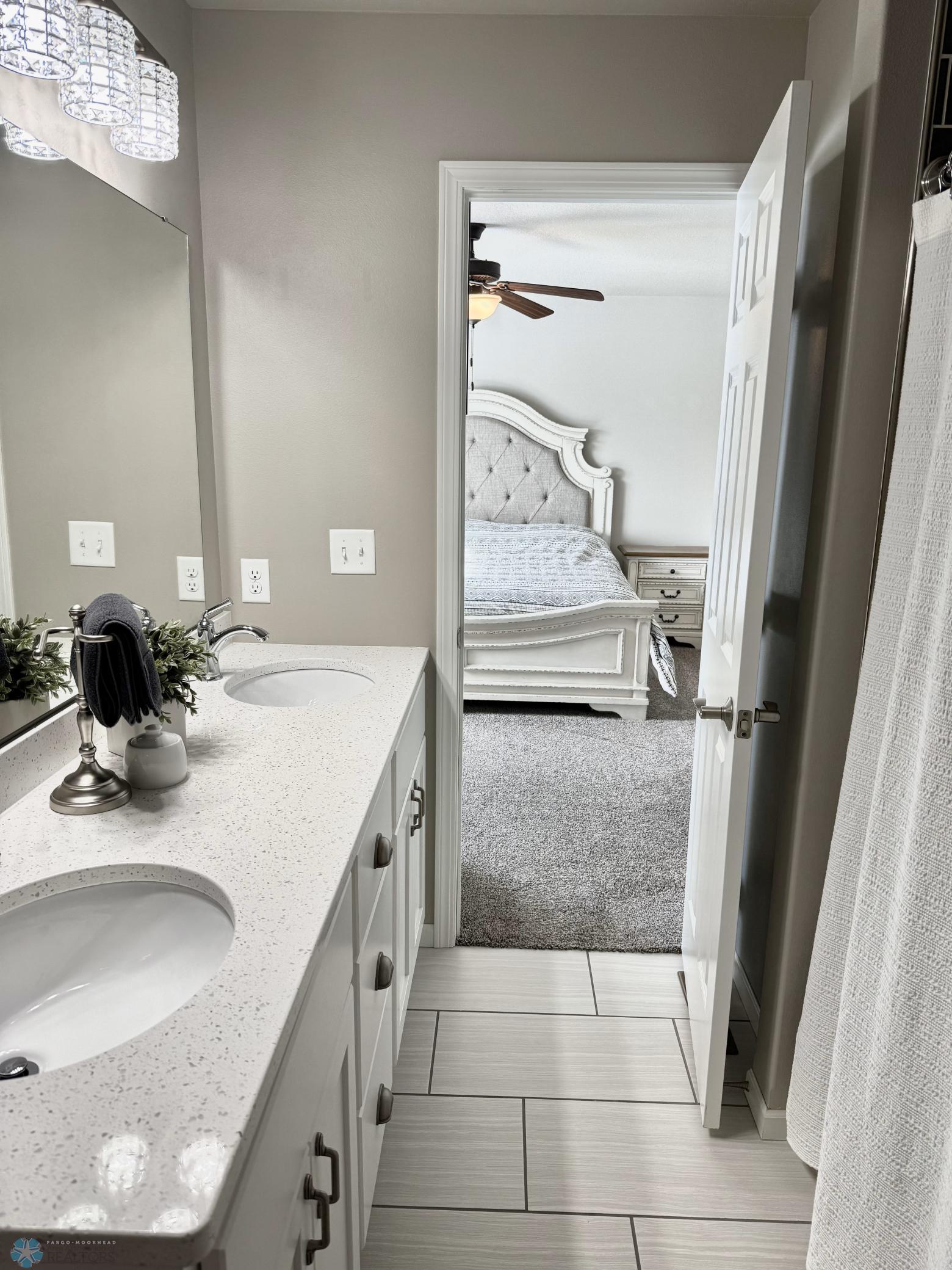 private bath in master suite.jpeg